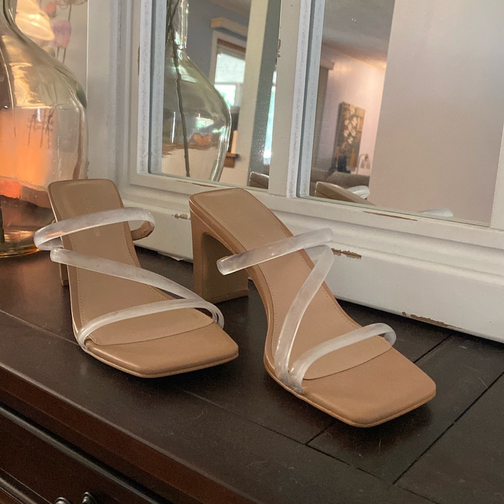 BCBG BCBGeneration summer heels!! Size 8 women’s